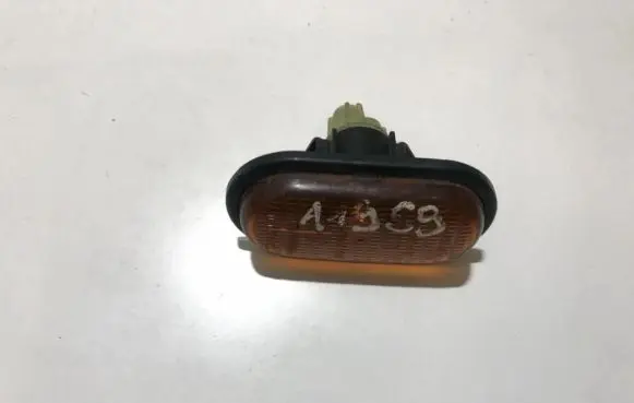 Renault Scenic I Front fender indicator light 7700847333