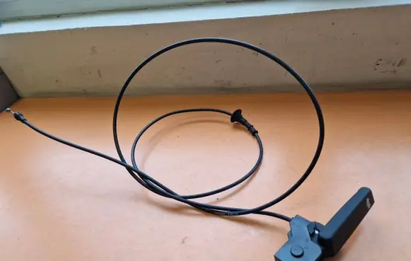 Engine bonnet/hood lock release cable