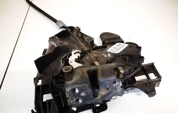 Volvo V50 Front door lock 30699787