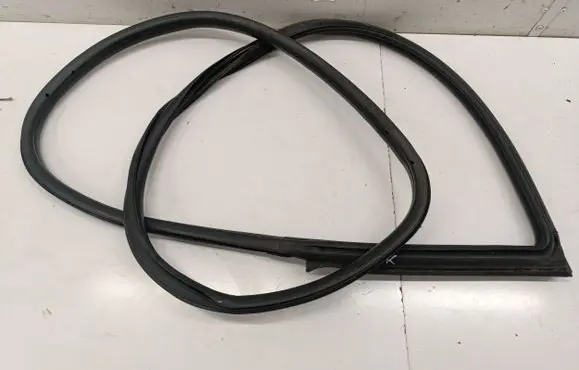 BMW 2 F22 F23 Front door rubber seal 