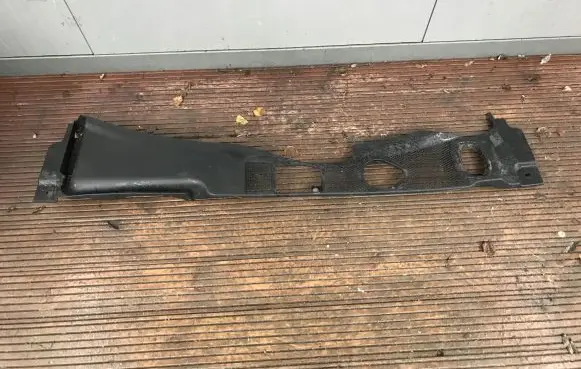 Audi A4 S4 B8 8K Wiper trim 8K1819447B