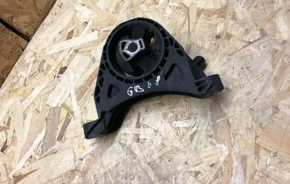 Opel Insignia A Engine mount bracket