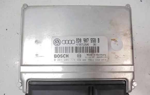 Volkswagen PASSAT B5 Engine control unit/module ECU 8D0907558B