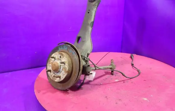 Rear wheel hub spindle/knuckle