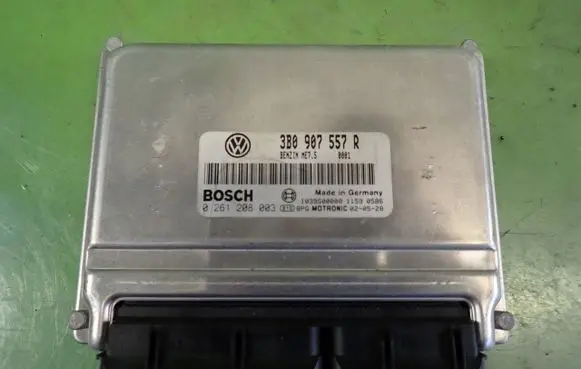 Volkswagen PASSAT B5.5 Engine control unit/module ECU