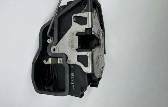 BMW 5 E60 E61 Front door lock 7036170