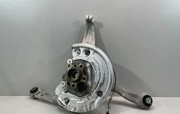 BMW 5 G30 G31 G38 Front wheel hub spindle knuckle 6884386