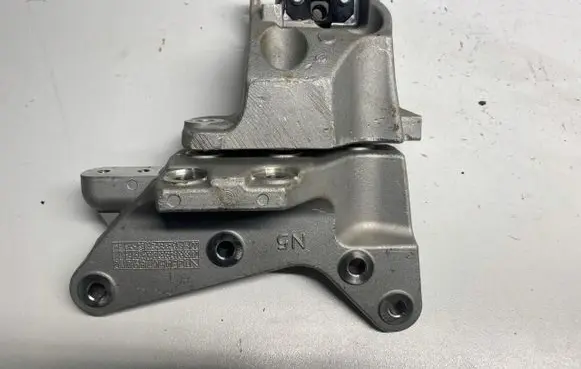 Hyundai Kona I Engine mount bracket