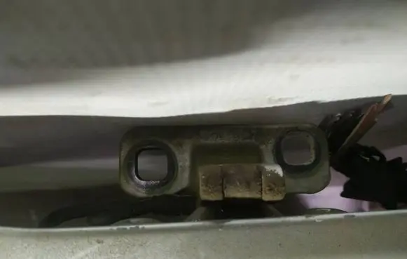 BMW X3 E83 Tailgate/trunk/boot hinge