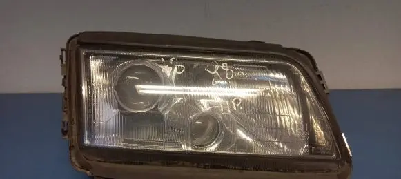 Audi A8 S8 D2 4D Headlight/headlamp 0301047612