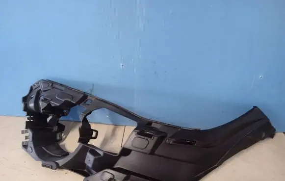 Headlight/headlamp mounting bracket