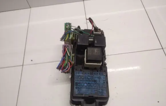 Mitsubishi Space Star Fuse module MR318828