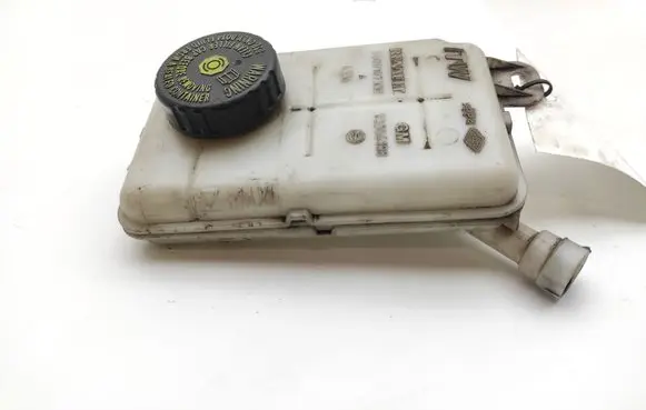 Brake fluid reservoir