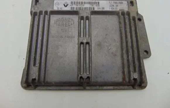 Renault Megane II Engine control unit/module 7700114698