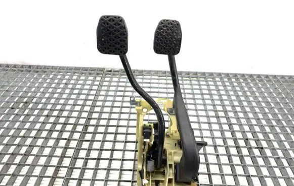 BMW 5 E60 E61 Pedal assembly 6769220