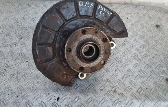 Front wheel hub
