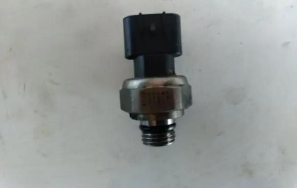 Toyota Avensis T250 Oil pressure sensor 8944851010