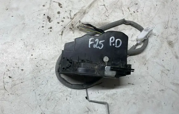 BMW X3 F25 Front door lock 1120085 7318