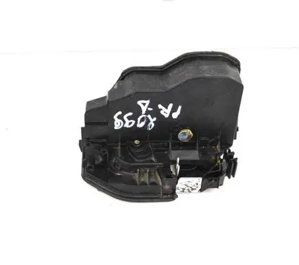 BMW X3 F25 Front door lock 7318424