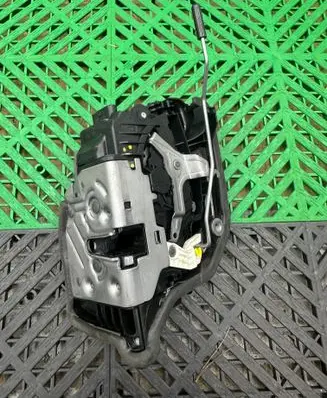 BMW 7 G11 G12 Front door soft close latching motor 2581894