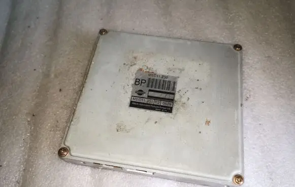 Nissan Almera Engine control unit/module MEC11230