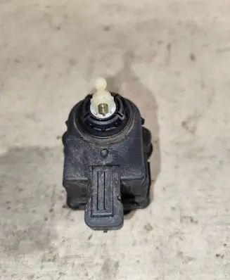 Renault Espace IV Headlight level adjustment motor 8200277945