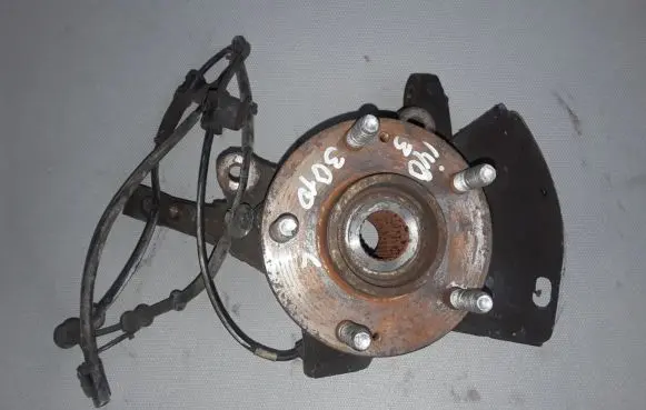Hyundai i40 Front wheel hub 517153Z000