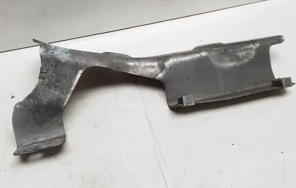 BMW 5 F10 F11 Heat shield in engine bay 7185204