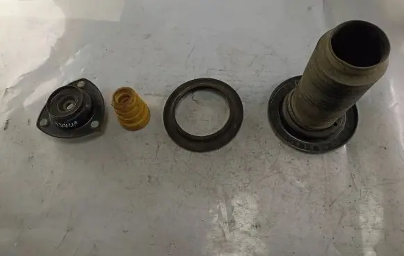 Suzuki Grand Vitara II Front upper strut mount 