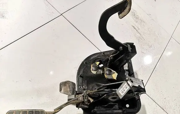 Opel Movano A Brake pedal 7700314878