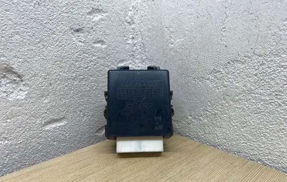 Toyota Auris 150 Window wiper relay 8594002040 4230001070