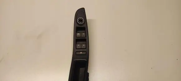 Hyundai i20 (GB IB) Electric window control switch 93570-C8111