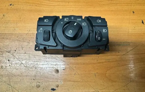 BMW 5 E60 E61 Light switch 6925296 33290202 0040487