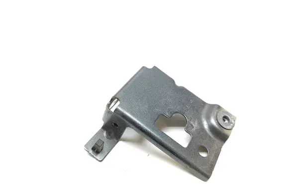 Audi TT TTS RS Mk3 8S Fender mounting bracket 8S0821167