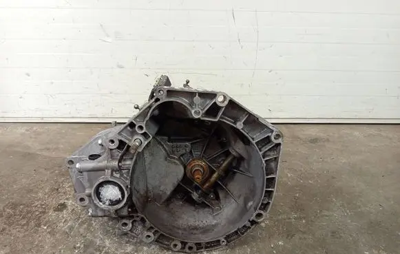 Manual 5 speed gearbox