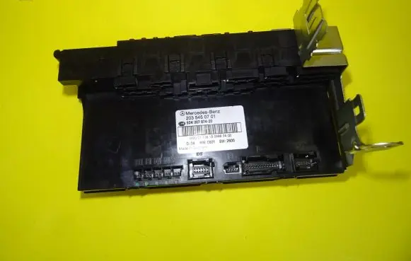Mercedes-Benz C W203 SAM control unit 2035450701 5DK00797420