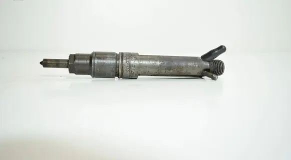 Audi A6 S6 C4 4A Fuel injector 046130201B