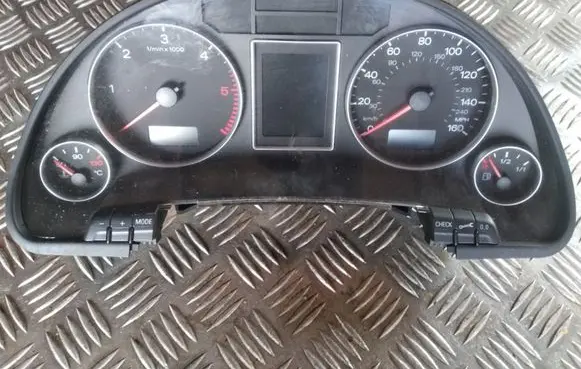 Audi A4 S4 B7 8E 8H Speedometer (instrument cluster) 0263626213 04333042000083 SB0161