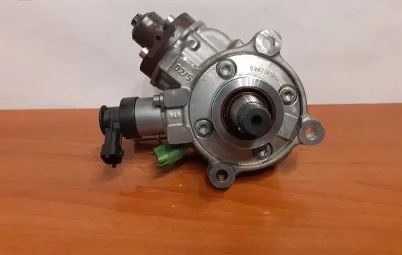 Jaguar XF X260 Mechanical fuel pump 0445010706 3909