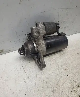 Volkswagen Golf V Starter motor 1005831311