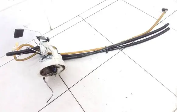 BMW 1 E81 E87 Fuel level sensor 6763851