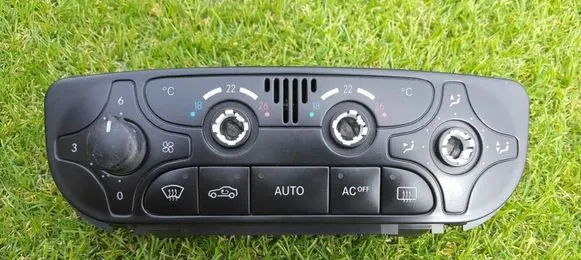 Mercedes-Benz C W203 Climate control unit 2098300085