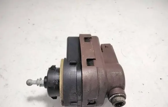 Headlight level adjustment motor