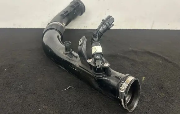 BMW X5 E70 Air intake hose/pipe 23557610 1371760558501 1070875S01