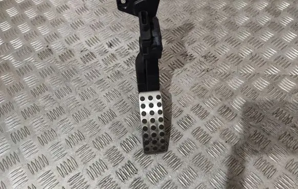 Mercedes-Benz GLE (W166 - C292) Accelerator throttle pedal A2923000100