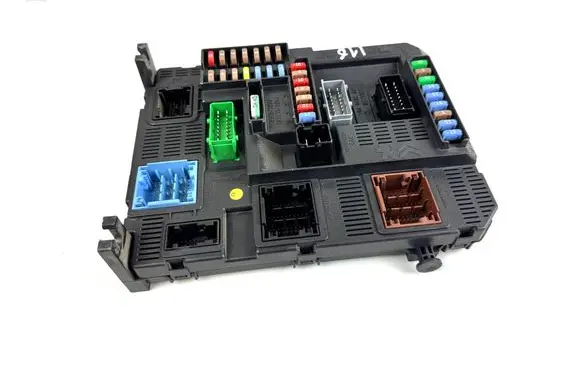 Peugeot 208 I Fuse module 9807531680 E1095293 20131126