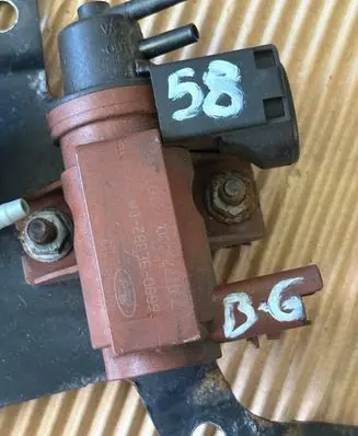 Ford Kuga II Turbo solenoid valve 6G9Q9E882CA
