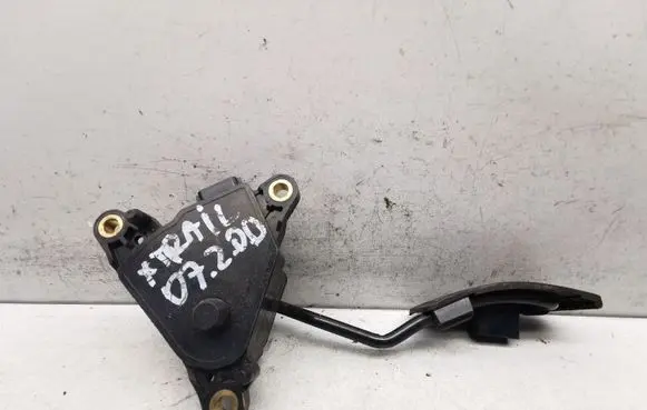 Nissan X-Trail T31 Accelerator throttle pedal 18002JG004