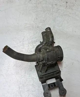Engine coolant pipe/hose