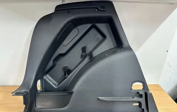 Trunk/boot side trim panel